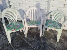Sommer-Hit-12 Kunststoffstühle weiss-Nur 30.--mit Sitzkissen