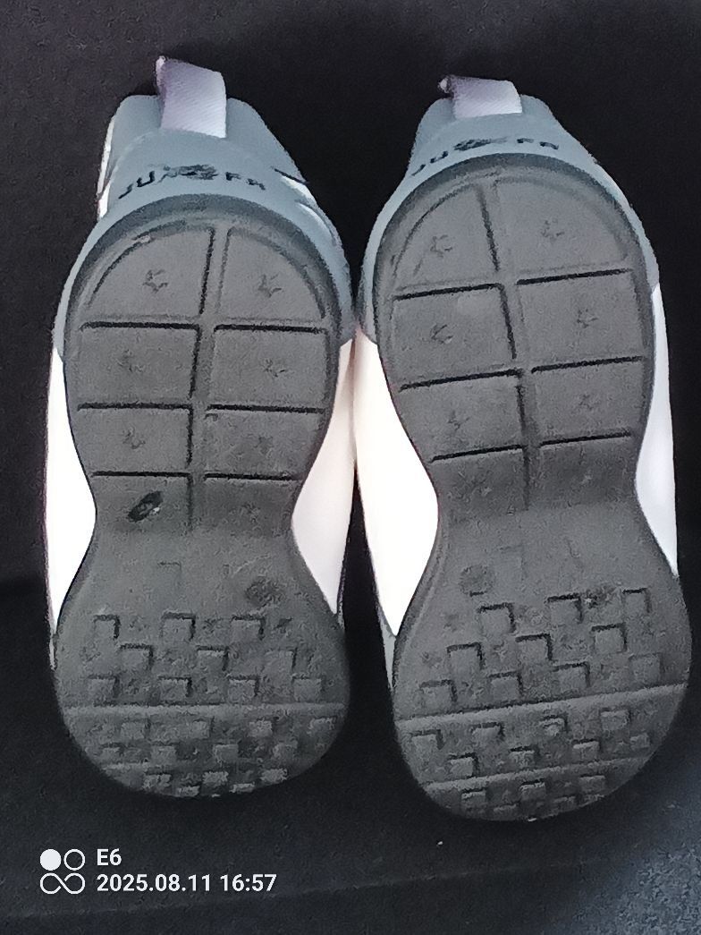 Scarpe da uomo: Turnschuhe  Marke: JUFURONG – Nuovo (secondo la descrizione) da Zürich venduto da Mitzi6 1