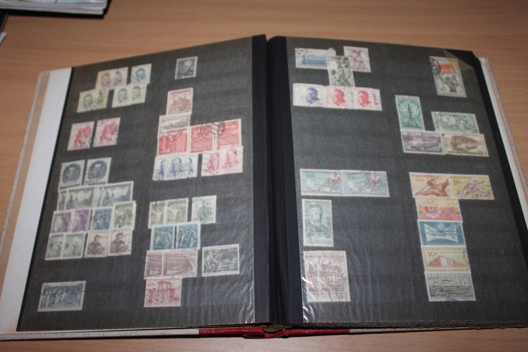 Tutti i francobolli: Tschechoslowakei/CSSR - Album mit hunderten Marken ca. 1918- – Usato da Kaden venduto da Buchantiquariat 1