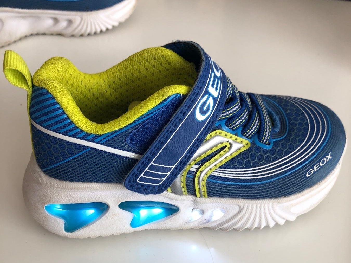 Geox Scarpe per ragazzi: Geox Velcro Sneaker mit Licht Gr. 24 – Usato da Egg b. Zürich venduto da egg2665 3