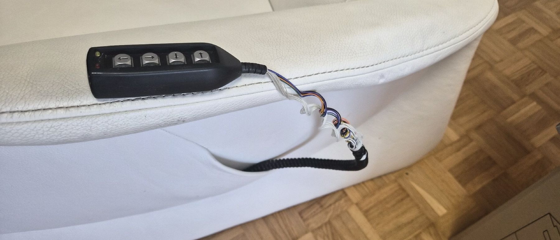 Divani: Weisses verstellbares Ledersofa – Usato da Kloten venduto da cynz70 8