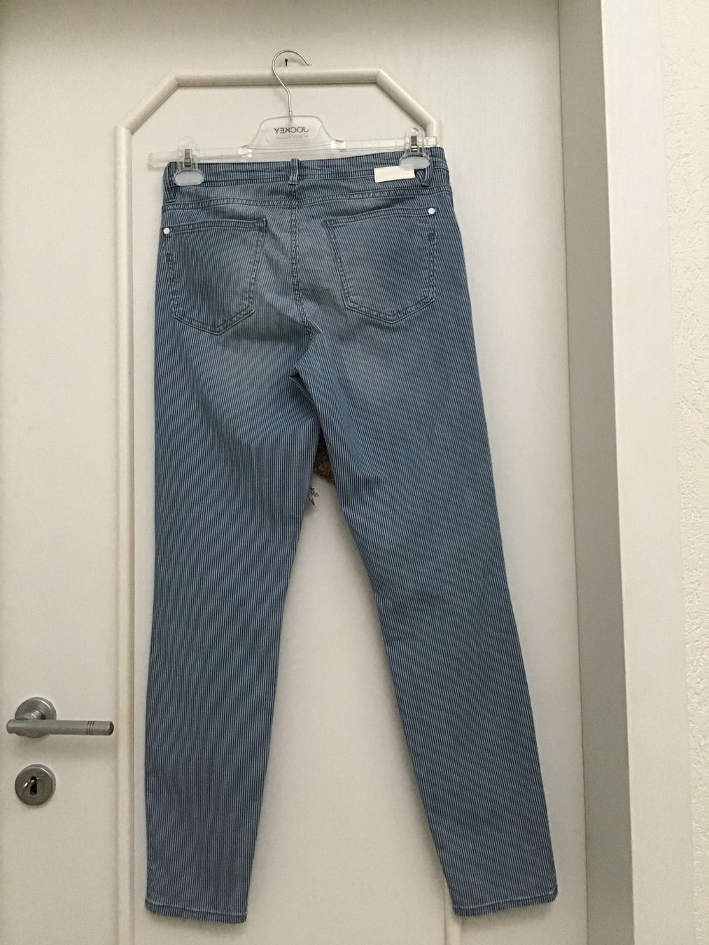 Brax Jeans: BRAX JEANS GESTREIFT BLAU WEISS – Usato da Glattfelden venduto da ire_w6h2 1