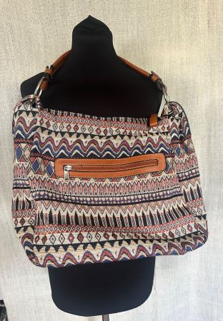 Wunderschöne Sommertasche aus gewebtem Stoff