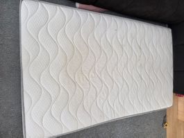 Gebrauchte Matratze (1.20 x 2m) abzugeben