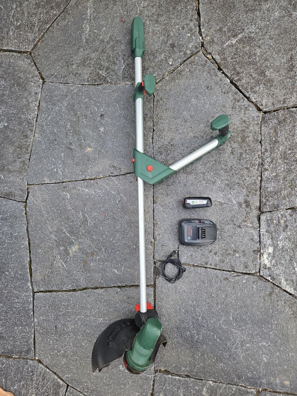 Bosch Alle Werkzeuge: Bosch Akku-Trimmer UniversalGrassCut 18V-26 – Gebraucht aus Horgen von Toba_rmf 1