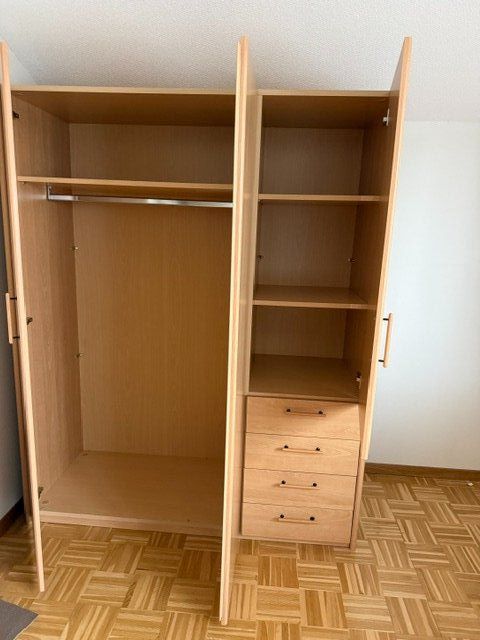 Armadi: Schrank 3-türig – Usato da Rothenburg venduto da Betty690 1