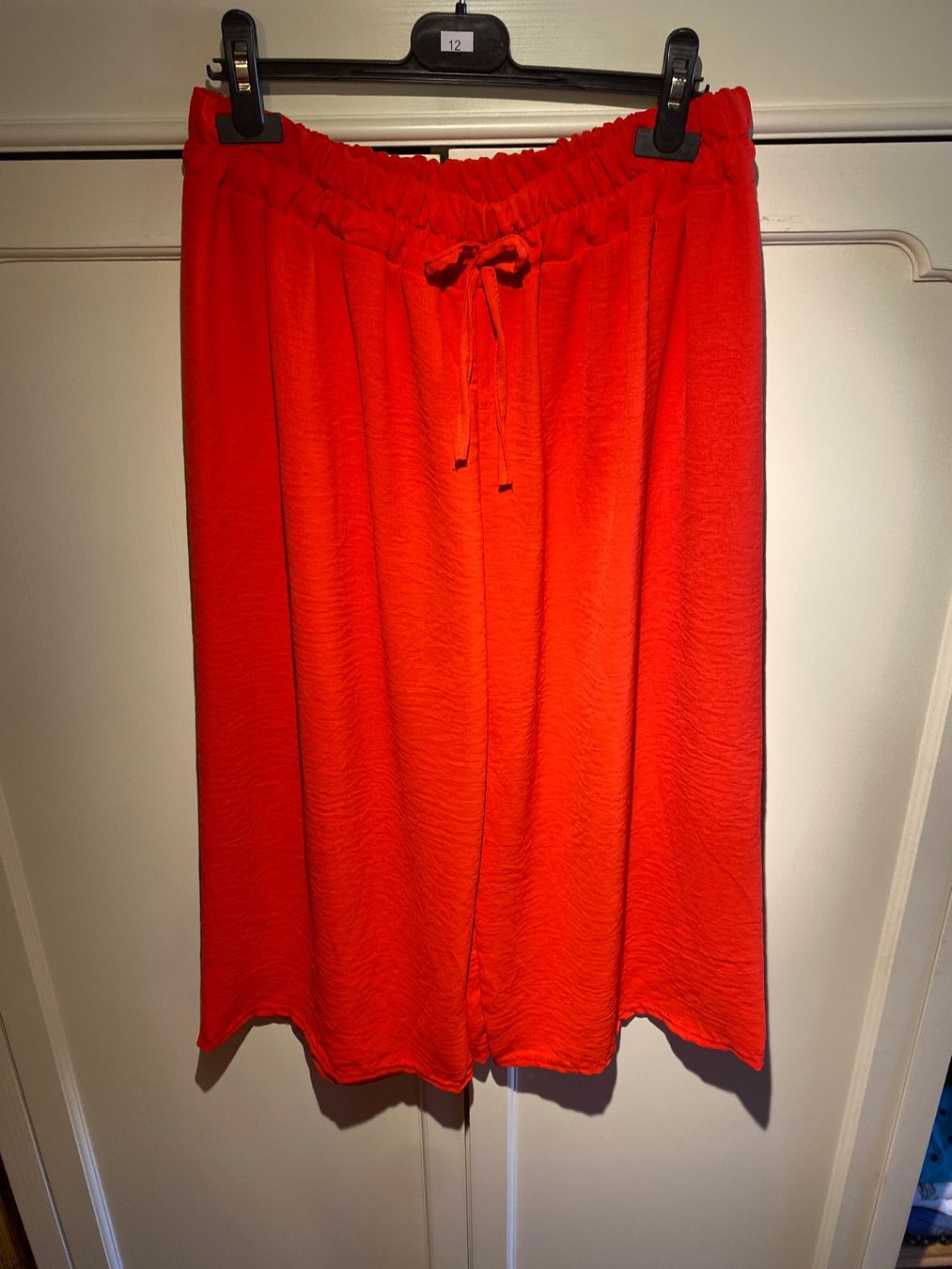 Pantalons: SOMMER KURZE HOSE DAMEN-ROT – Neuf avec emballage d'origine à Meienried par ManuelaBoutique 2