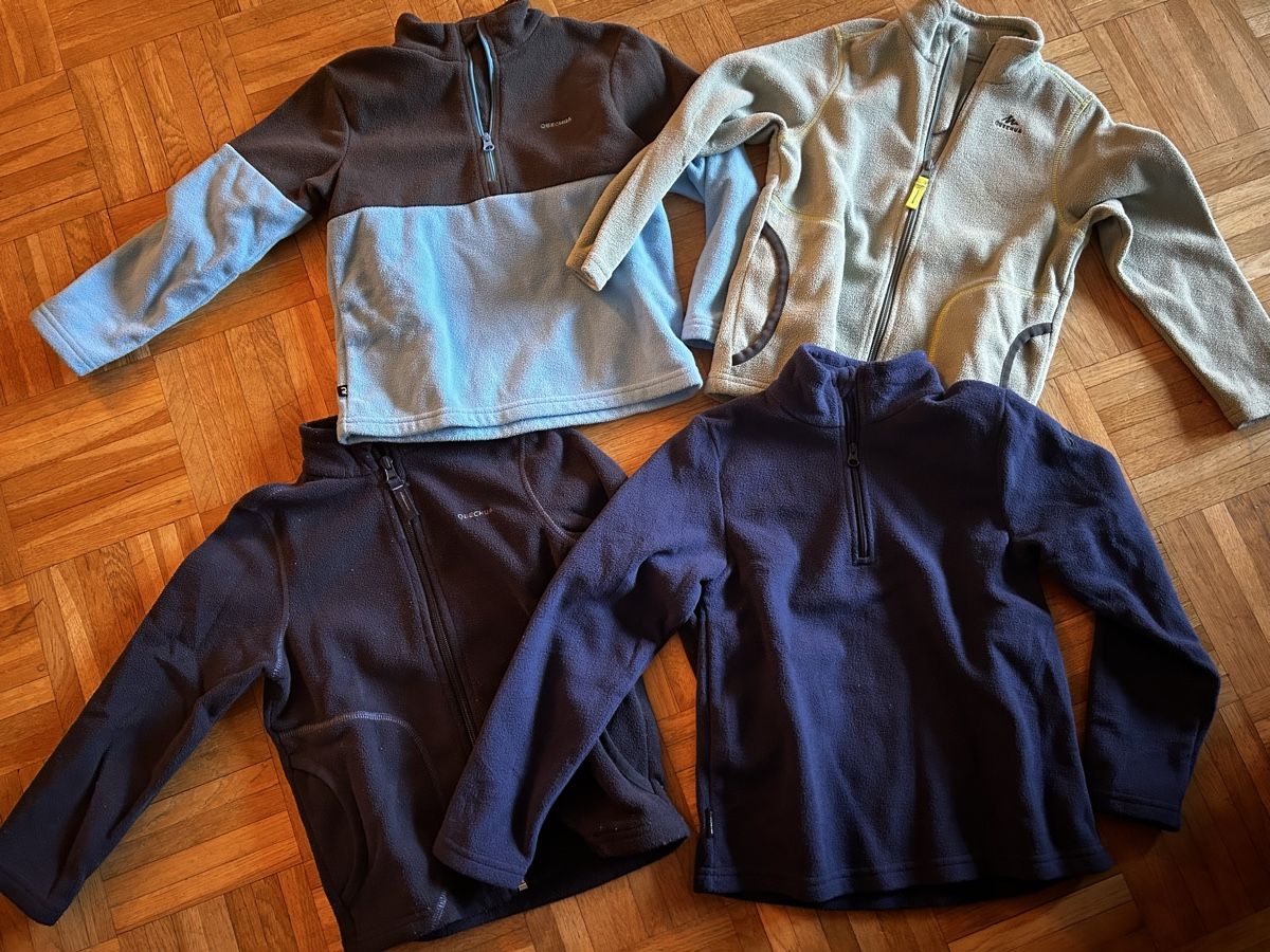 Decathlon Maglioni & Felpe: Lot de 4 pullovers-polaire Quechua / taille 110 – Usato da Meyrin venduto da Bronx86 1