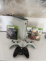 Xbox 360 Konsole + 3 Controller + 4 Call of Duty Games