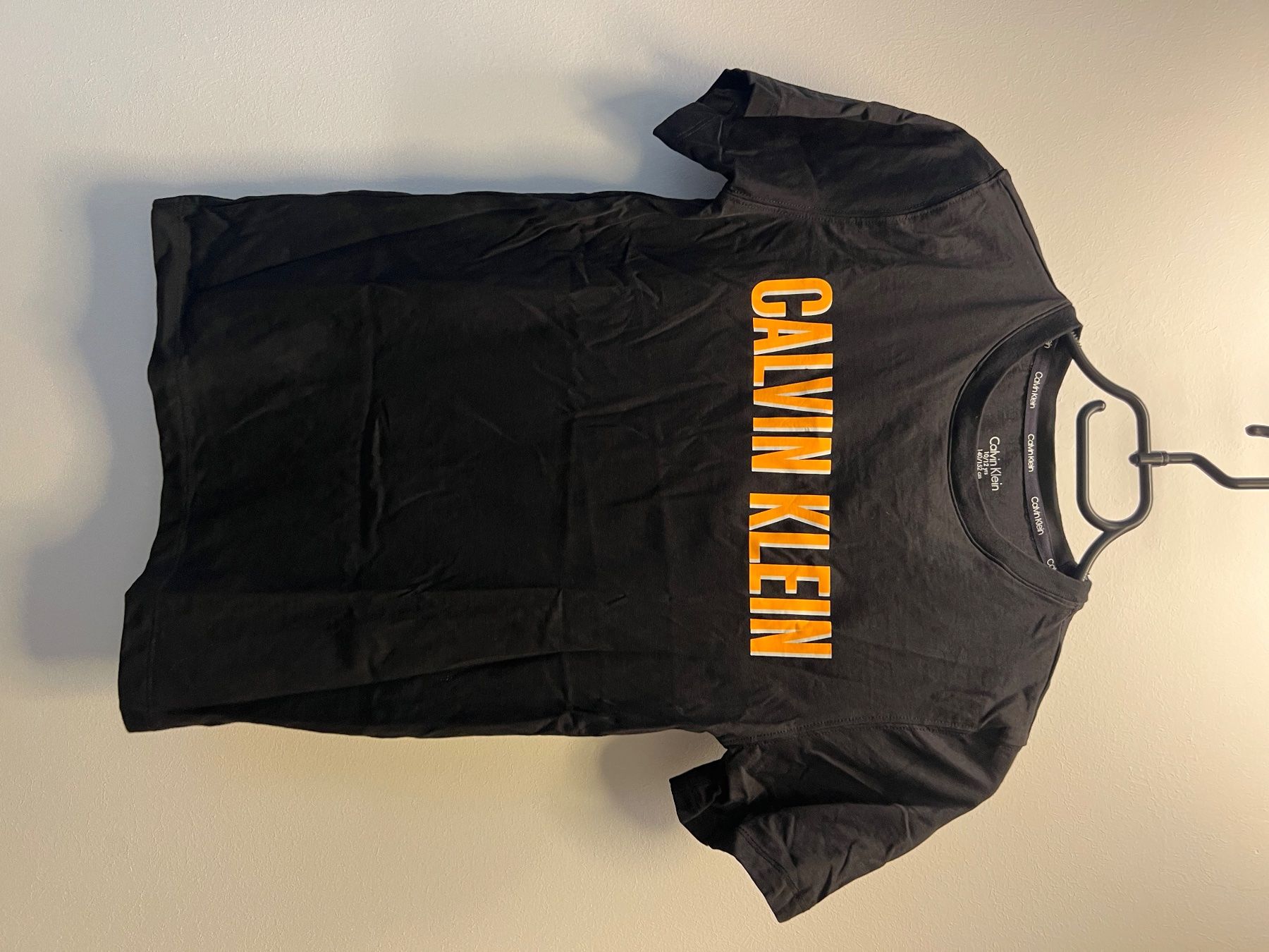 Calvin Klein Hemden, T-Shirts & Polos: Calvin Klein T-Shirt Kinder – Gebraucht aus Schlieren von svenbaettig