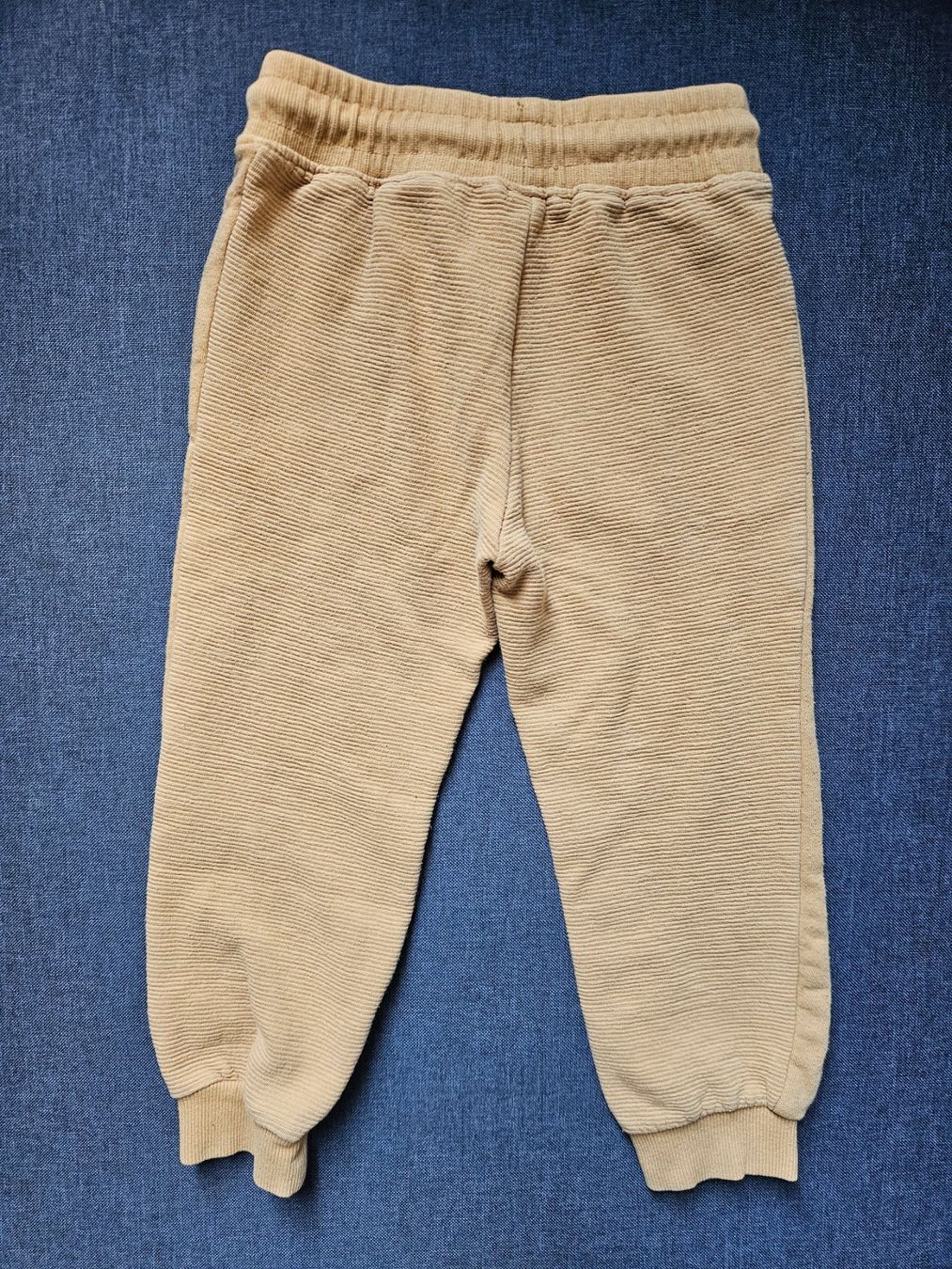 H&M Pantalons: Jogginghose Gr. 104 – D'occasion à Worb par jun_fj8w 1
