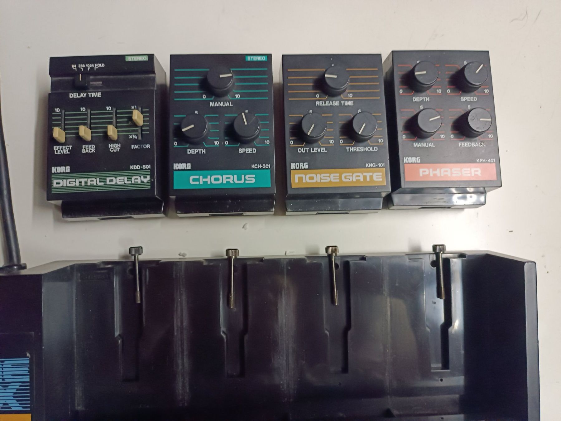 Korg Strumenti musicali: Korg PME 40X Effektgerät Delay, Chorus, Noise Gate, Phaser – Usato da Grüt (Gossau ZH) venduto da adi_7jwv 5