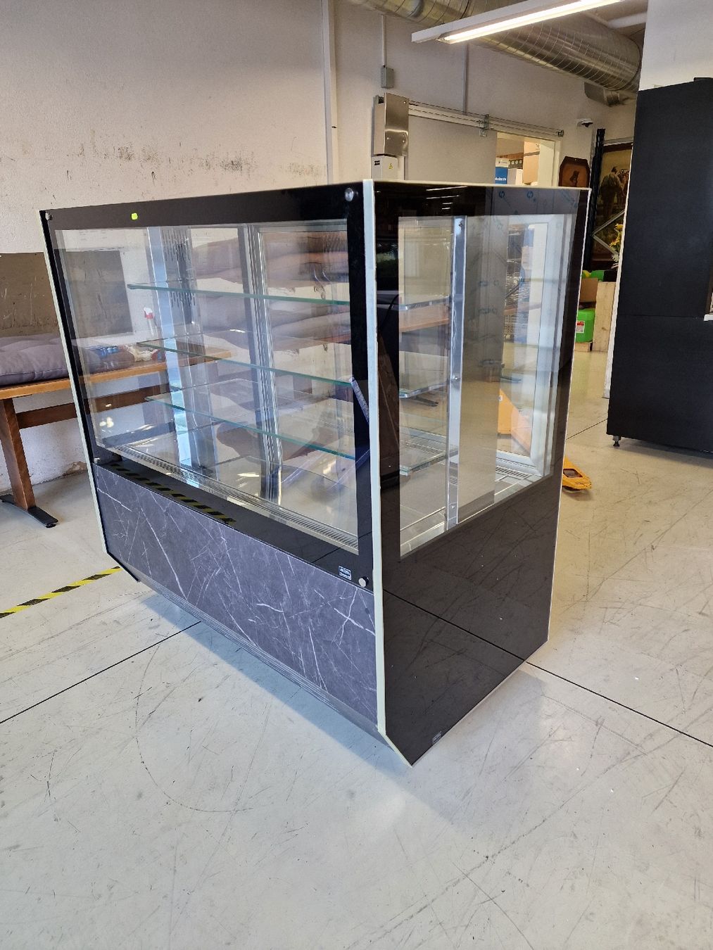 Allestimento di negozi e stand fieristici: Kühlvitrine  Neu – Usato da Niederwangen BE venduto da HasGastrobedarf 2