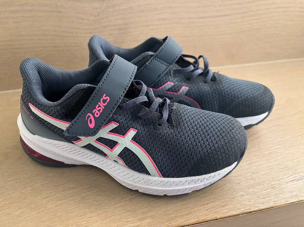 Asics Schuhe für Mädchen: Asics, Grösse 33.5, Neuwertig – Gebraucht aus Hellbühl von SabineLU