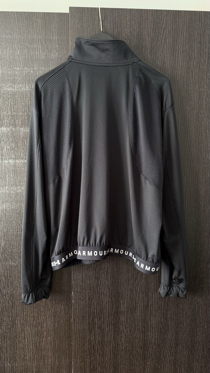 Under Armour Giacche: Under Armour Sportjacke – Usato da Zürich venduto da sel_9kd 3