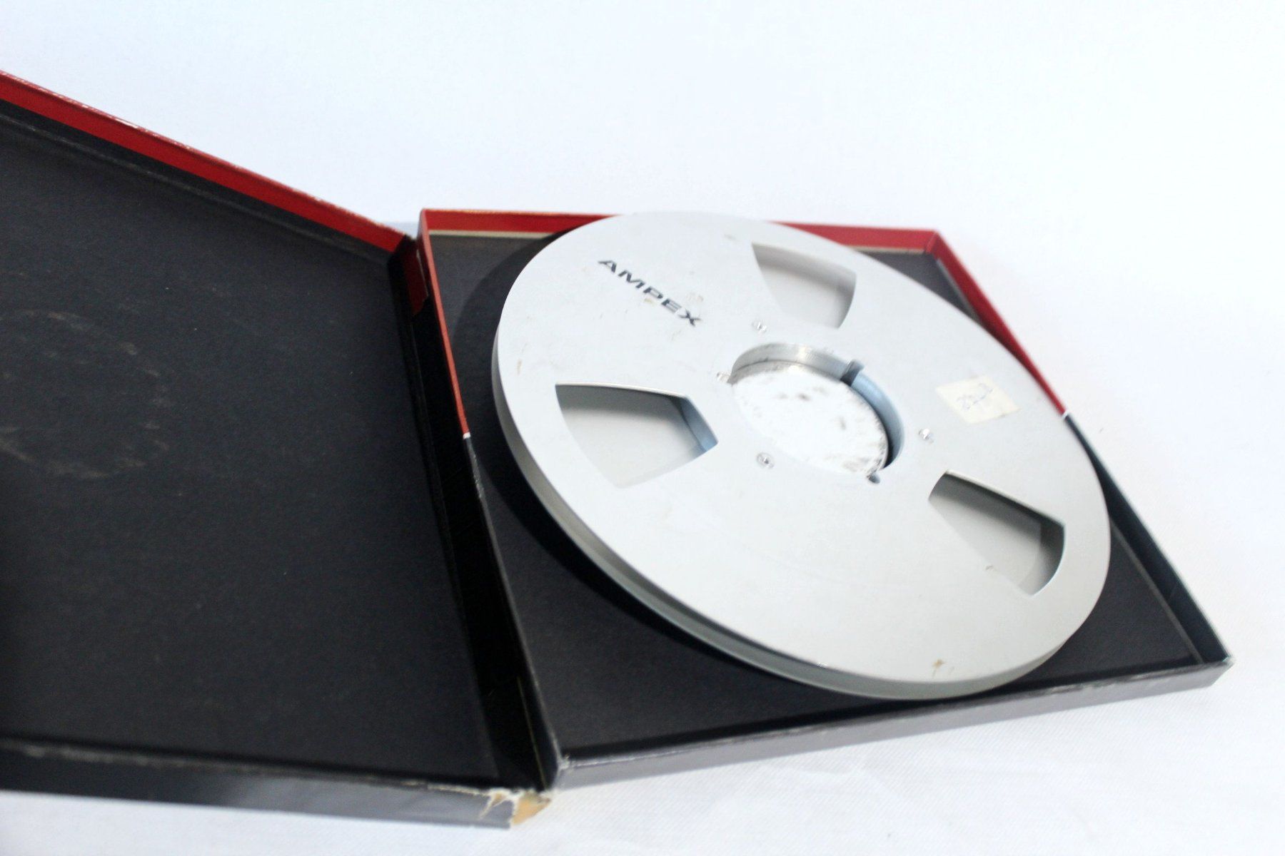 Ampex Bandmaschinen: AMPEX - 265 mm. silberne Aluminiumspulen, originaler Karton – Gebraucht aus Bern von kultiges 6