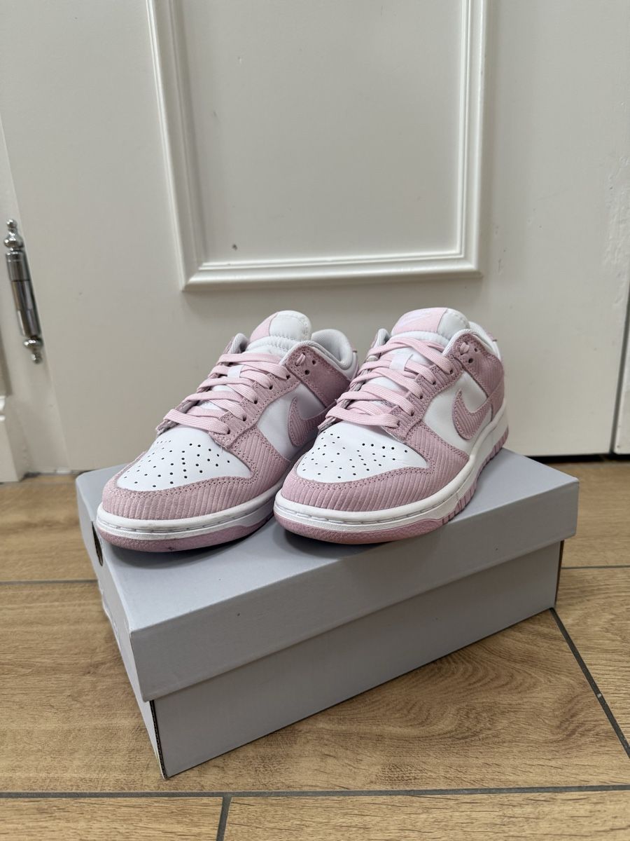 Nike Damenschuhe: Nike Dunk Low Pink Cord – Gebraucht aus Vaduz von GiuliaSu