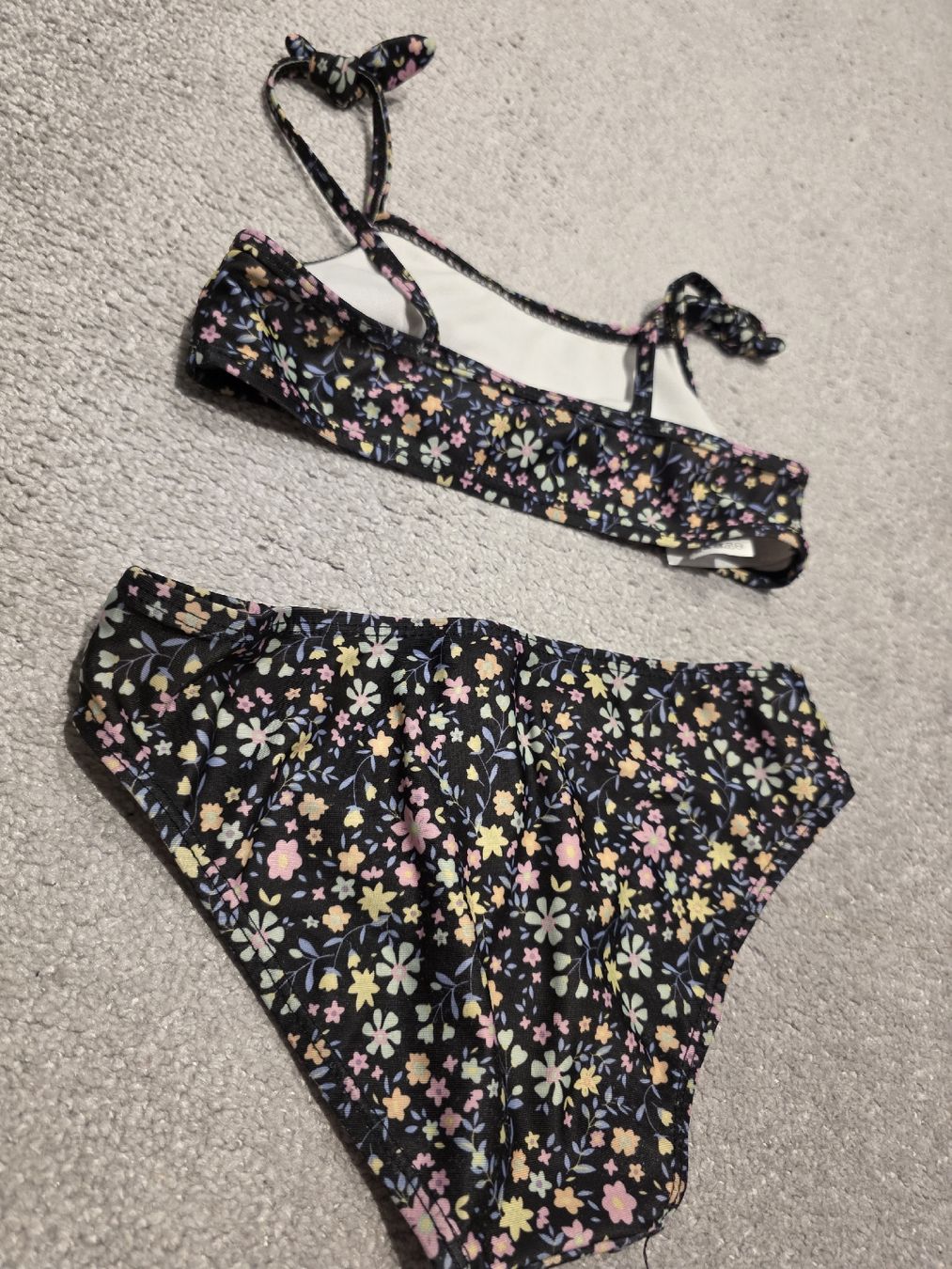 Primark Maillots de bain: Bikini Primark Kinder Blumenmuster, Grösse 110 – D'occasion à Toffen par ver_x68f 3