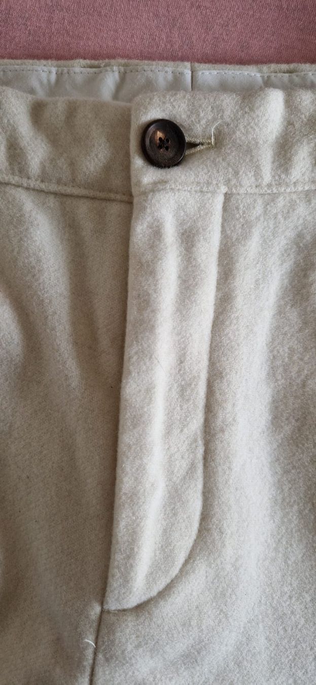 Zara Pantaloni: Hose filzartiger Stoff – Usato da Frauenfeld venduto da jgh_gx6v 3