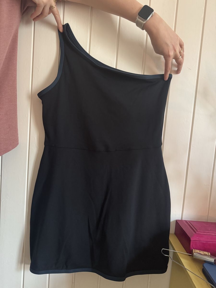 Nike Vestiti: Nike One Training one-shoulder mini dress with contrast bind – Nuovo (secondo la descrizione) da Genève venduto da AlliePasieka