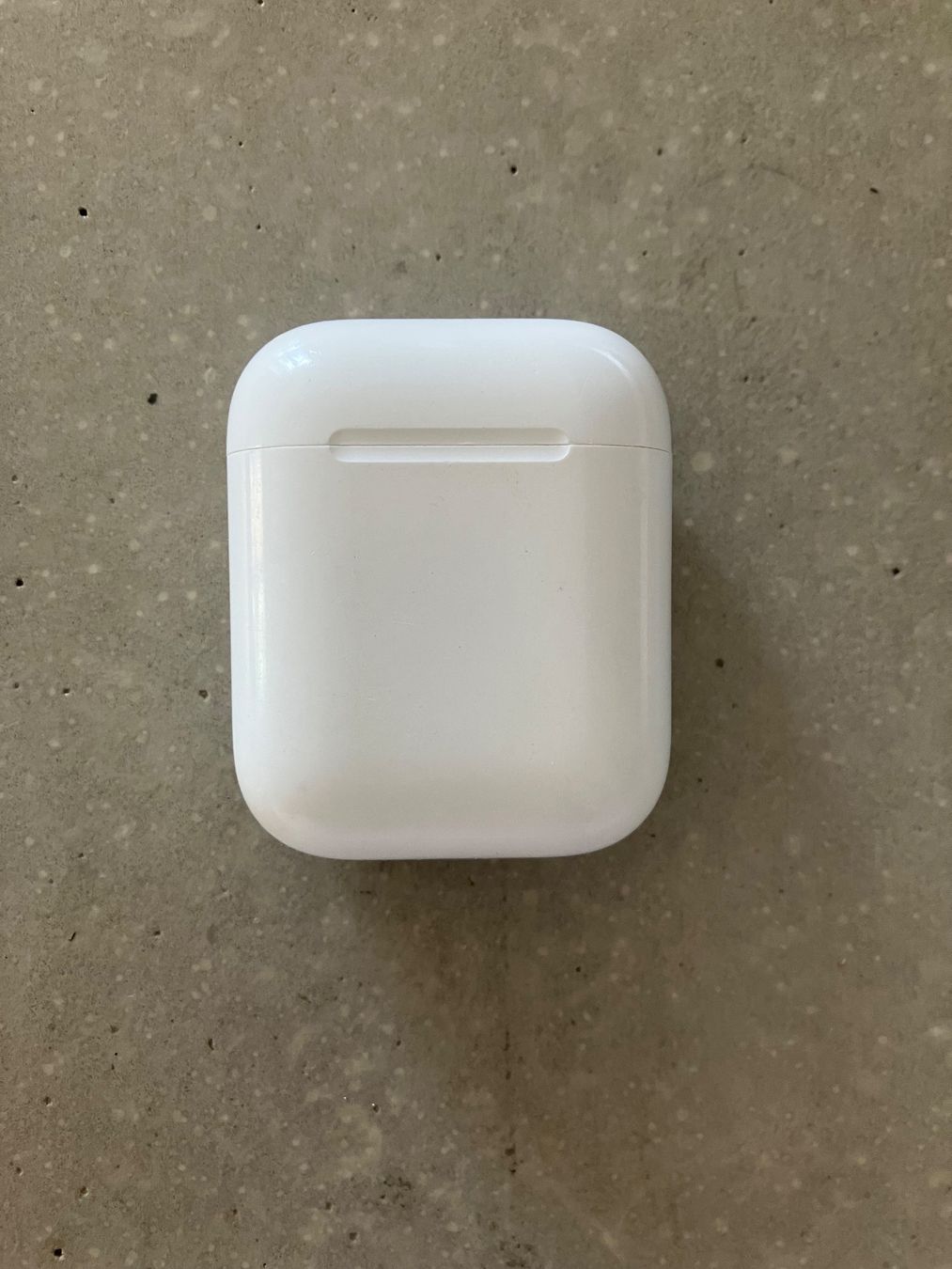 Apple Cuffie: APPLE AIRPODS Case – Usato da Lausanne venduto da mr.v 1