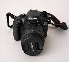Canon EOS 4000D + objectif 18-55 mm + chargeur