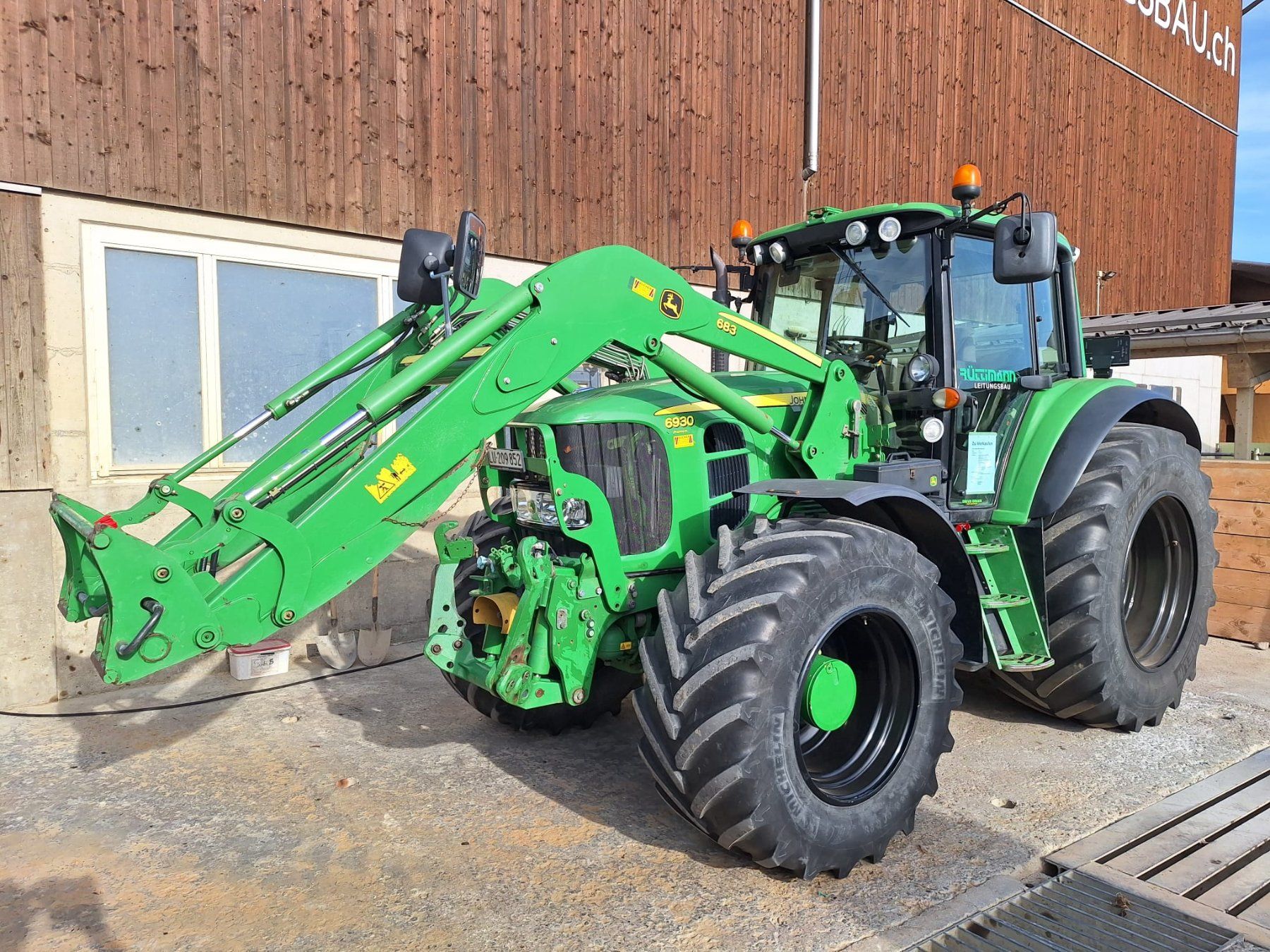 John Deere Trattori: John Deere 6930 Autopower mit RÜFA – Usato da Ballwil venduto da bohrmeister
