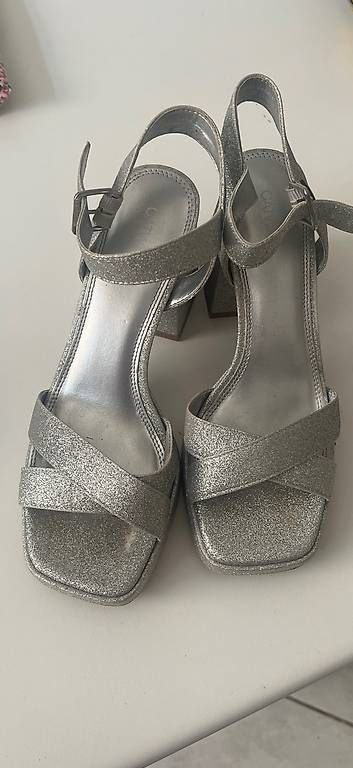 Damenschuhe: Plateau Sandalen – Gebraucht aus Wil SG von smu_l76j