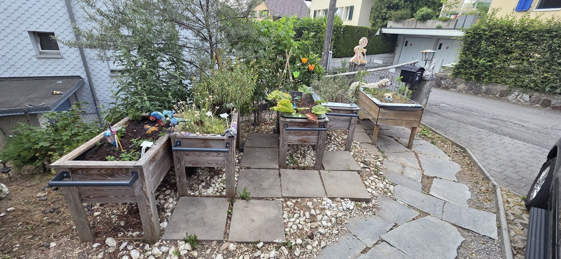 Vasi per fiori: 4 Hochbeet aus Holz mit Rollen und Griffen – Usato da Menzingen venduto da vannessa.studer 4