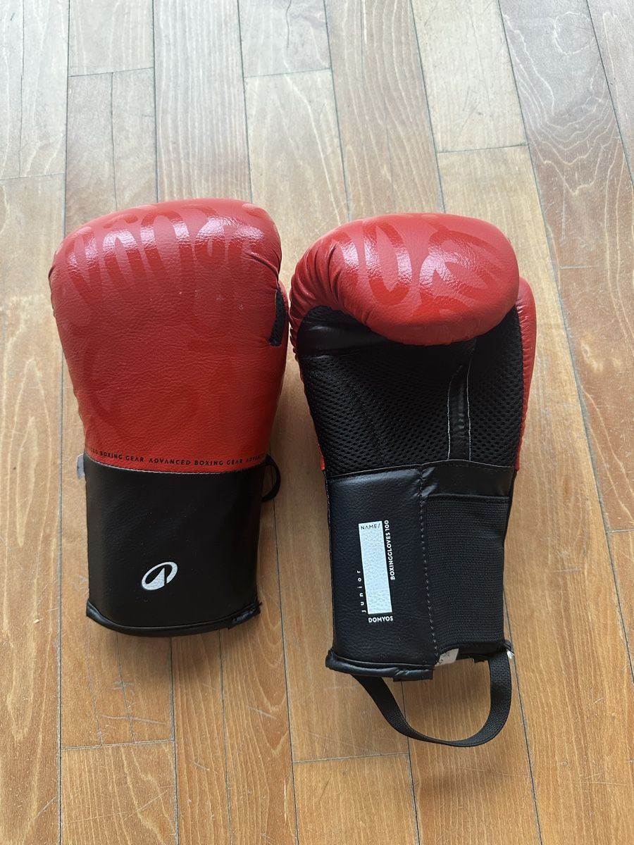 Decathlon Guanti & manicotti: Boxing Gear - Red/Black - Lightweight Sparring – Usato da Büren an der Aare venduto da bradlee512 1