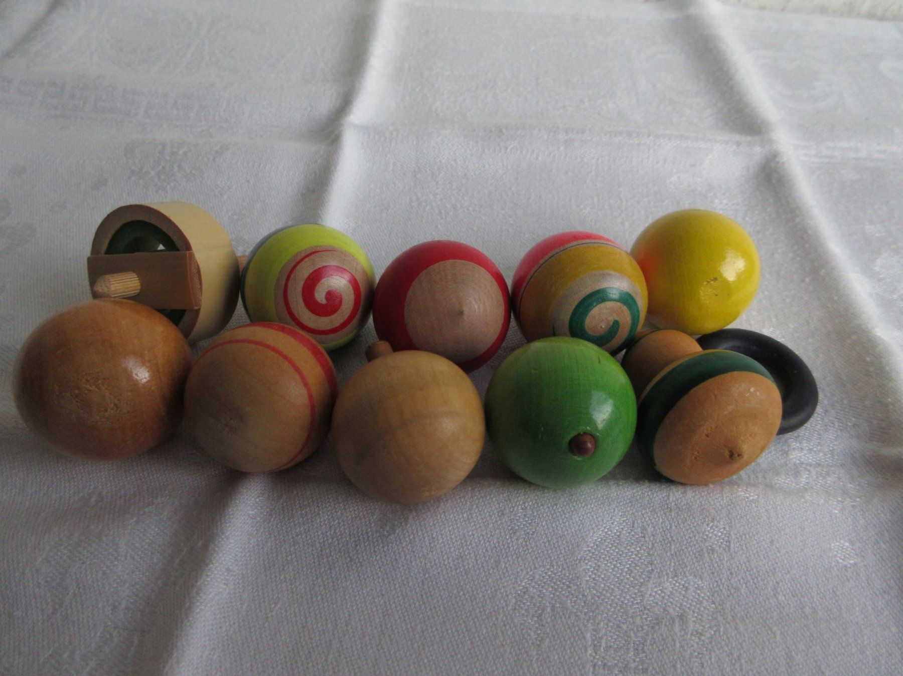 Spielzeuge: 10 asiatische Holz-Kreisel, aus Sammlung – Gebraucht aus Binningen von tempipassati 2