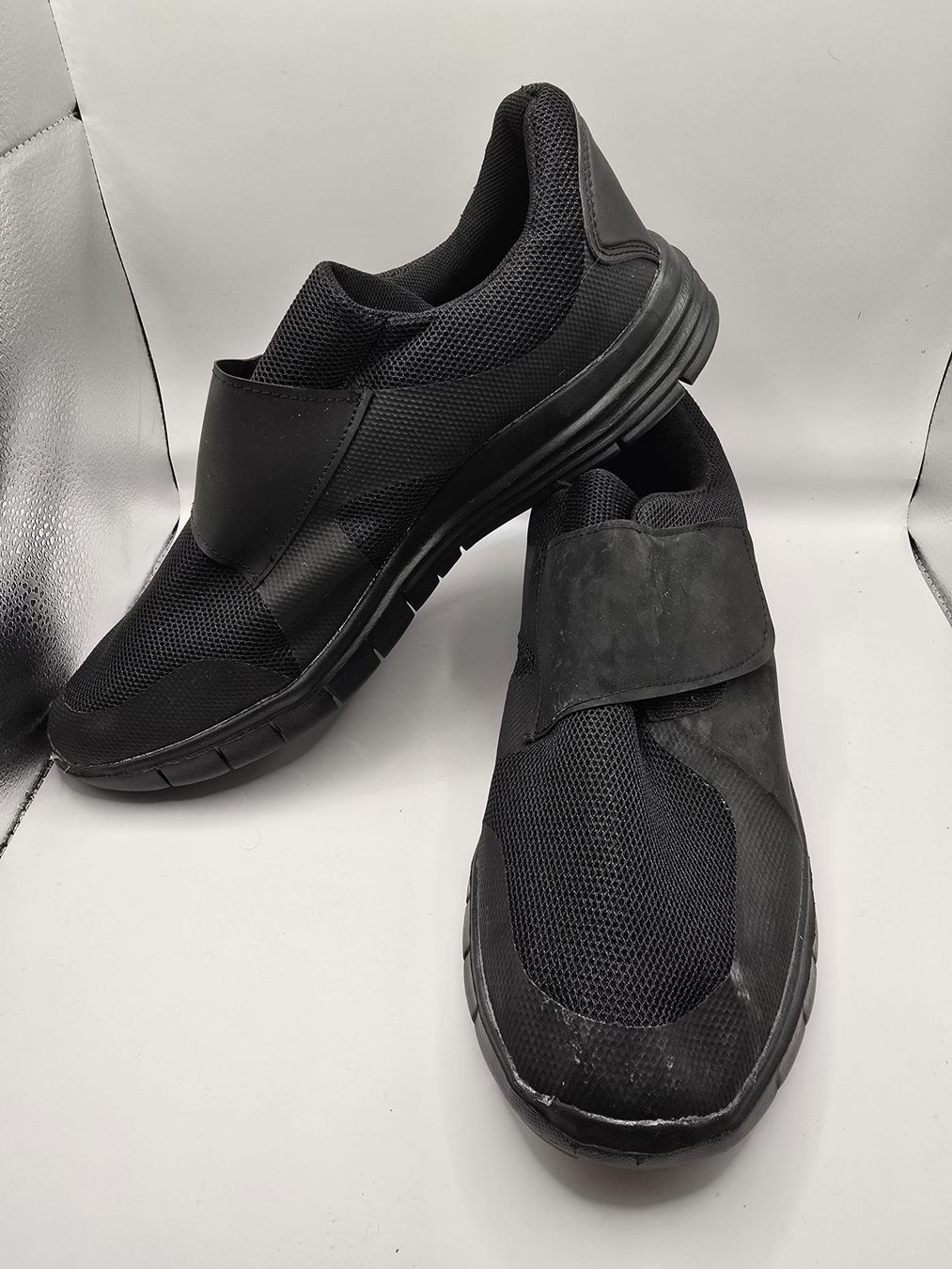 Scarpe da uomo: Baskets noires à scratch taille 45 – Nuovo (secondo la descrizione) da Neuchâtel venduto da mel_6m7r