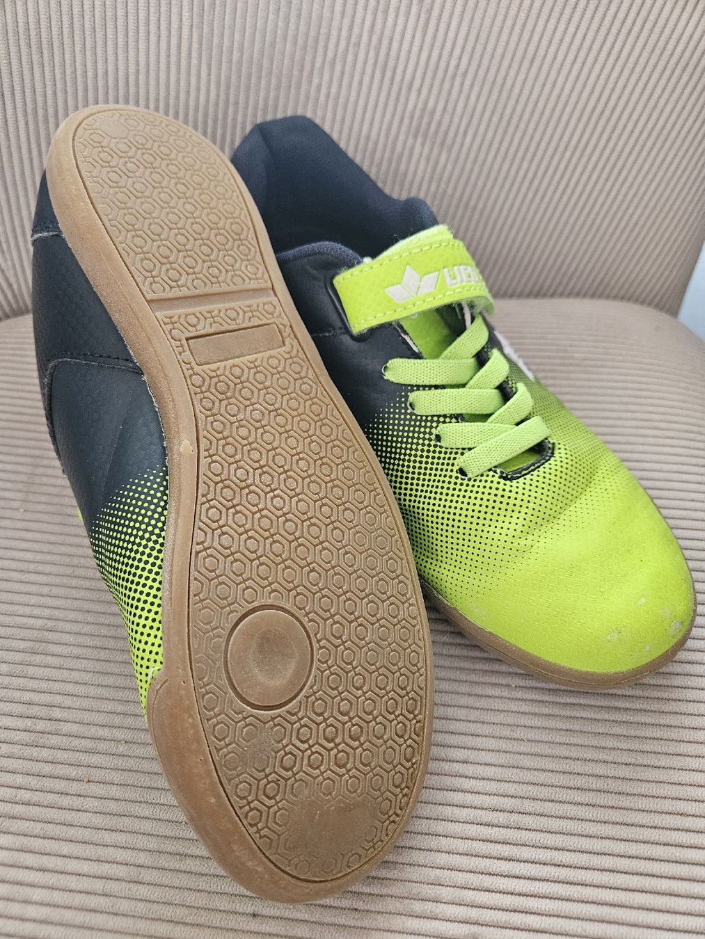Schuhe für Jungen: Hallenschuhe Gr. 37 – Gebraucht aus Schötz von Nico040 1