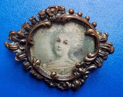 Antik: Brosche Frauenportrait Kleine gemälde