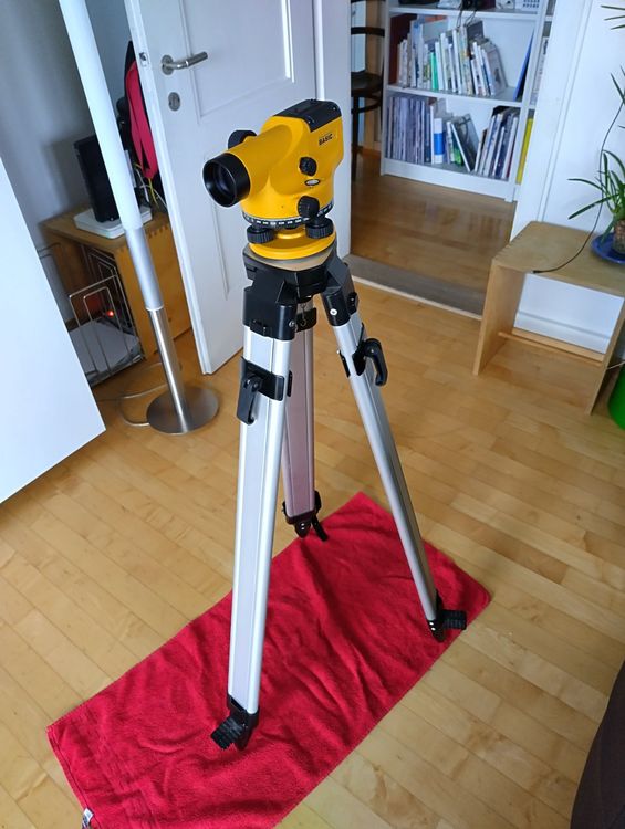 Nivellierinstrument Basic 32 mit Stativ u. Messlatte 5 Meter (Gebraucht ...