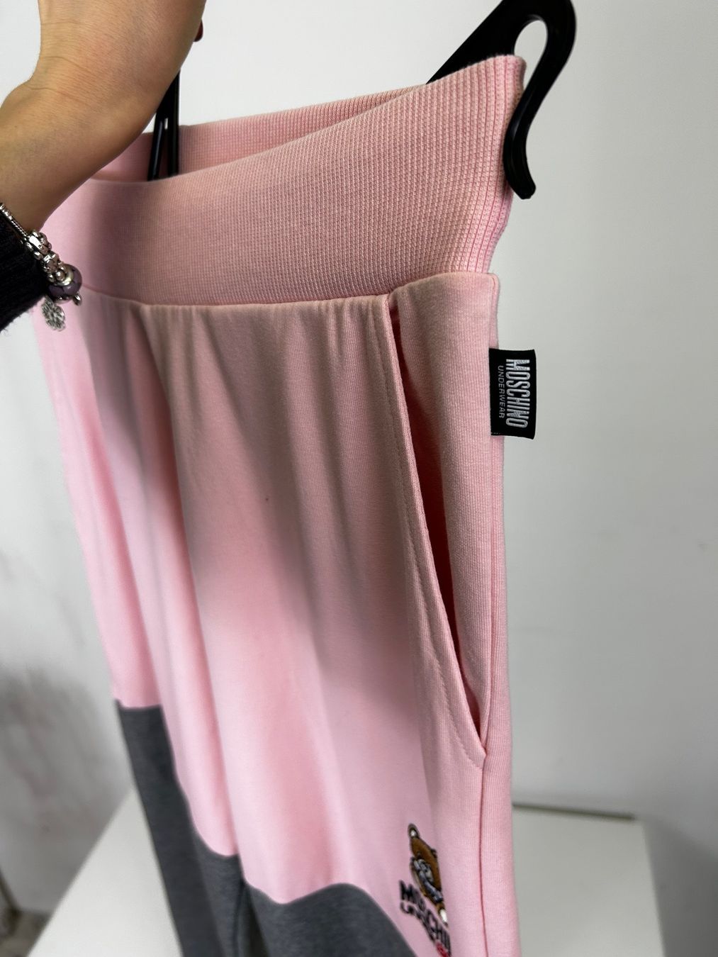 Moschino Leggings: Moschino Leggings, Röhrlhose – Nuovo (secondo la descrizione) da Zürich venduto da ANU-AnimalsNeedUs 2