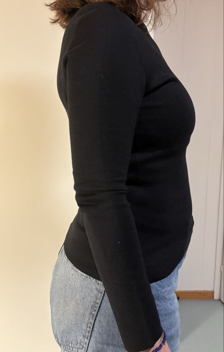 Akris Top: Schwarzes Akris Oberteil mit Herzen, Grösse 36, Top! – Nuovo (secondo la descrizione) da Rehetobel venduto da sop_8vdy 2