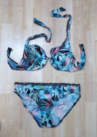 Sommerlicher Bikini mit Blumenmuster, Grösse 40/42, Top!