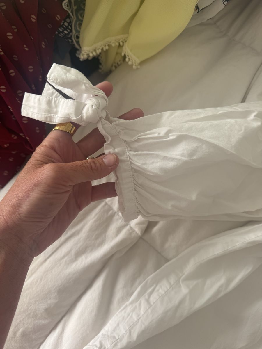 Tops: Haut épaules nues blanc taille M  – D'occasion à Genève par lejardindesvetements 2