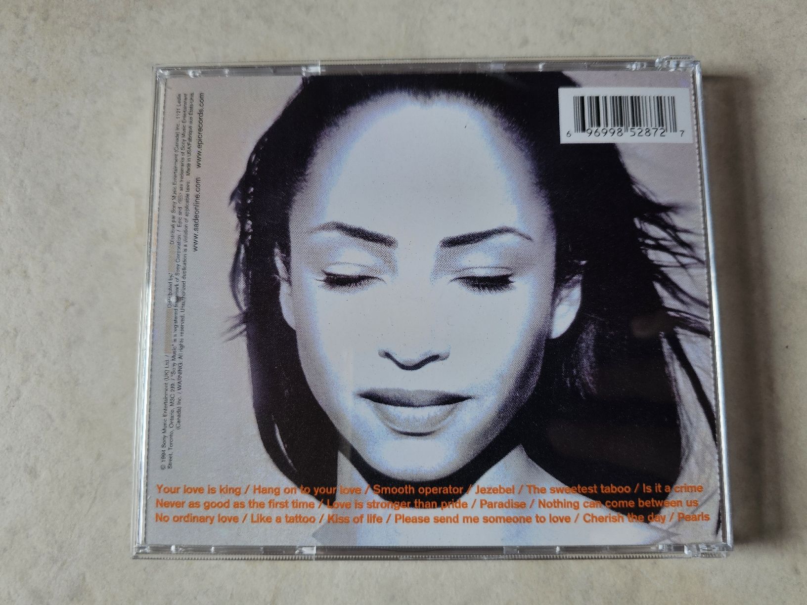 CD: Sade  -  The Best Of Sade  – Usato da Schneisingen venduto da backstore24 1