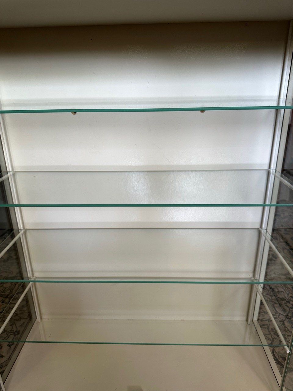 Vetrine: Schlichte Glasvitrine / Sammlervitrine in Weiss – Usato da Ins venduto da ab_80 3