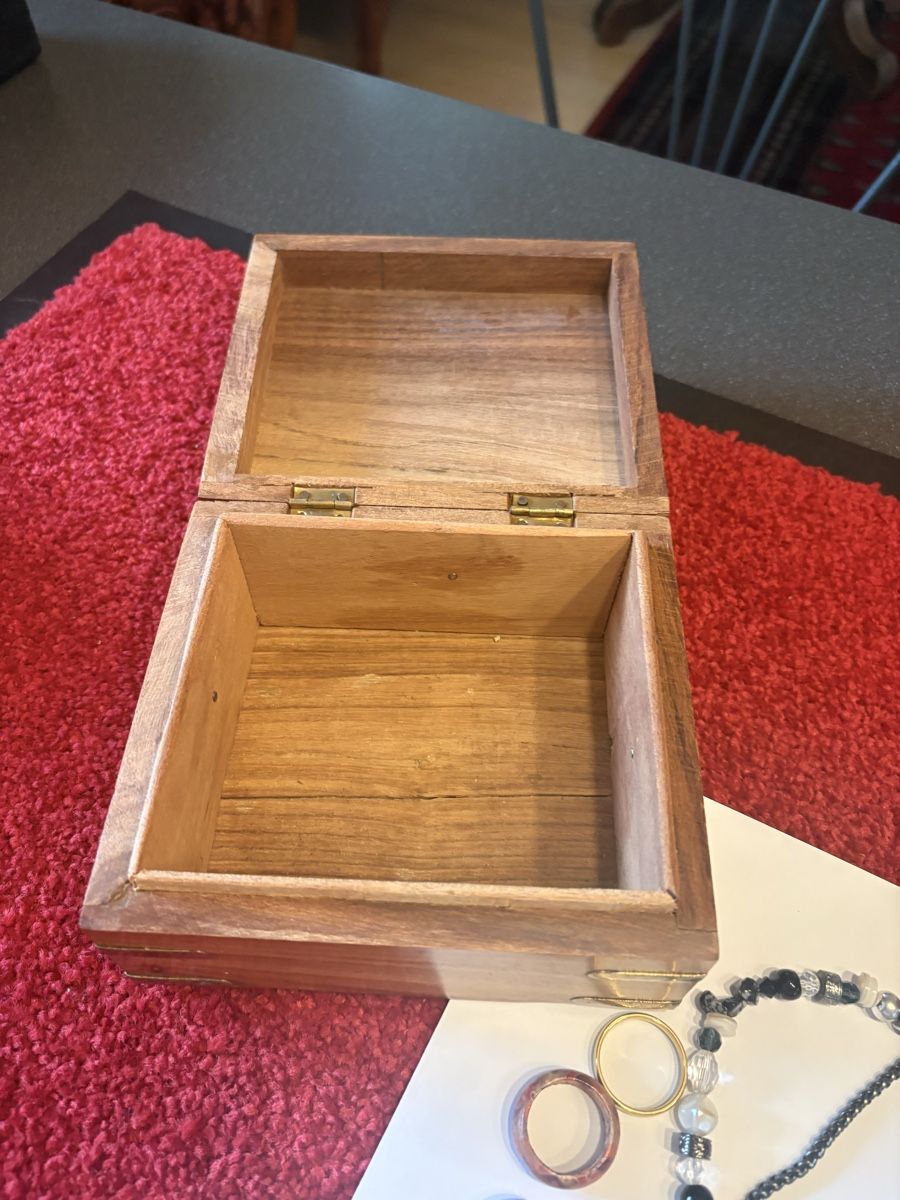 Autres bijoux: Mode Schmuck mit Holz Schatulle  – D'occasion à Murten par Tzaugg 2