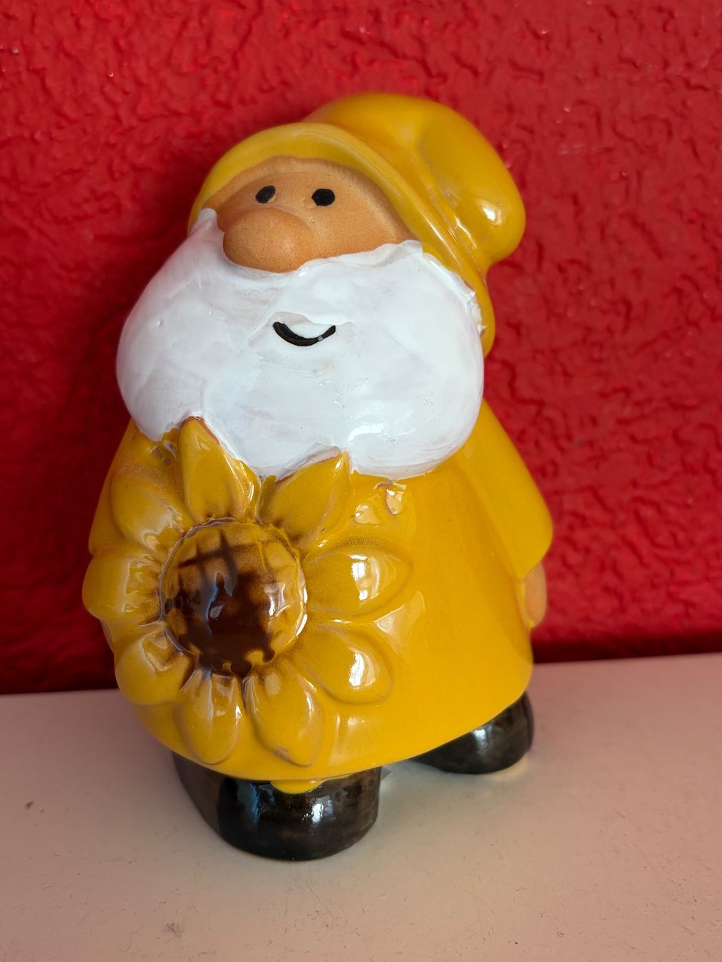 Statuette: Goldiger Gartenzwerg mit Sonnenblume - Keramik – Nuovo e nell'imballaggio originale da Zäziwil venduto da meri79. 2