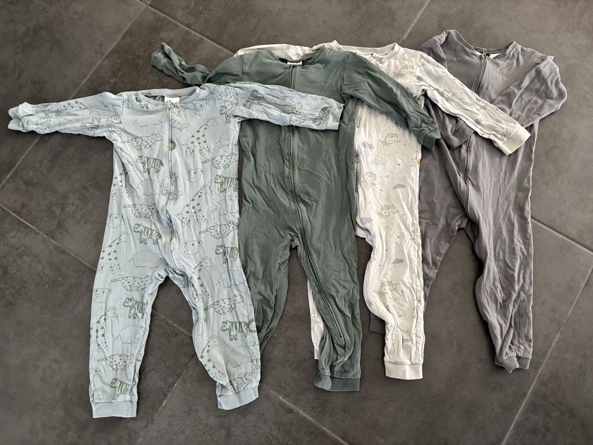 H&M Pyjamas & Ähnliches: 4 Pyjamas H&M Gr. 98 – Gebraucht aus Leuzigen von Infrared