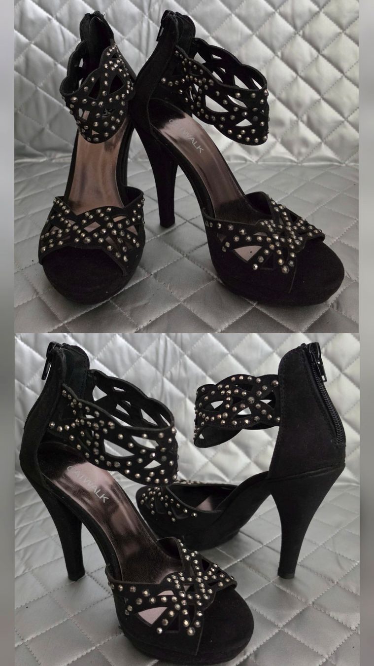Scarpe da donna: Black Studded Heeled Sandals – Nuovo (secondo la descrizione) da Einsiedeln venduto da Lirpae