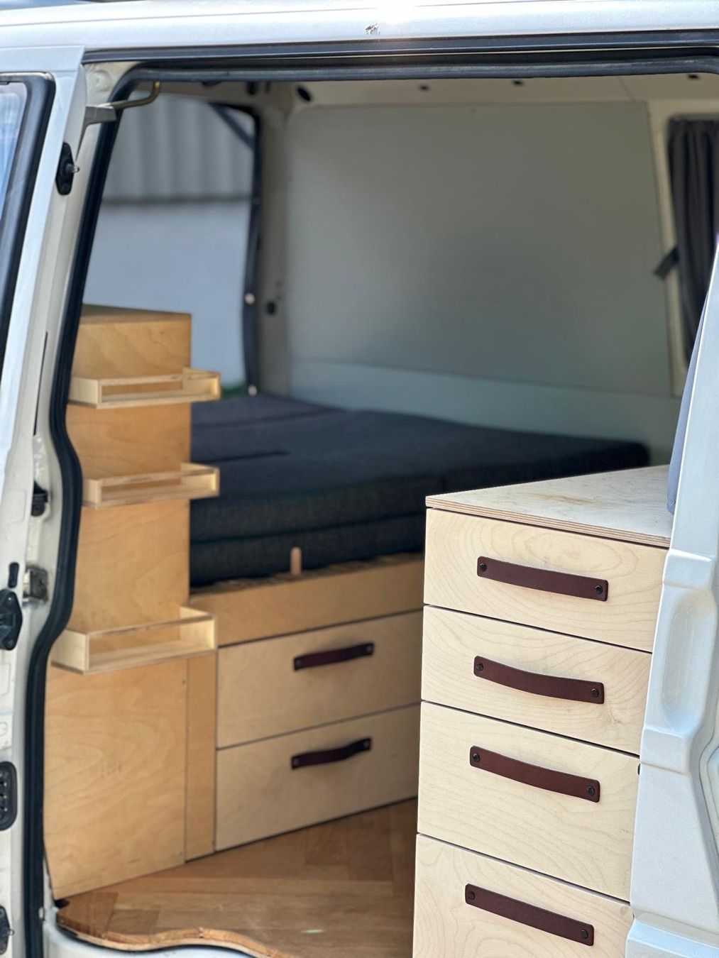 VW Veicoli da campeggio: VW Transporter T4 TDI Weiss Camper – Usato da Steinach venduto da GTI007 6