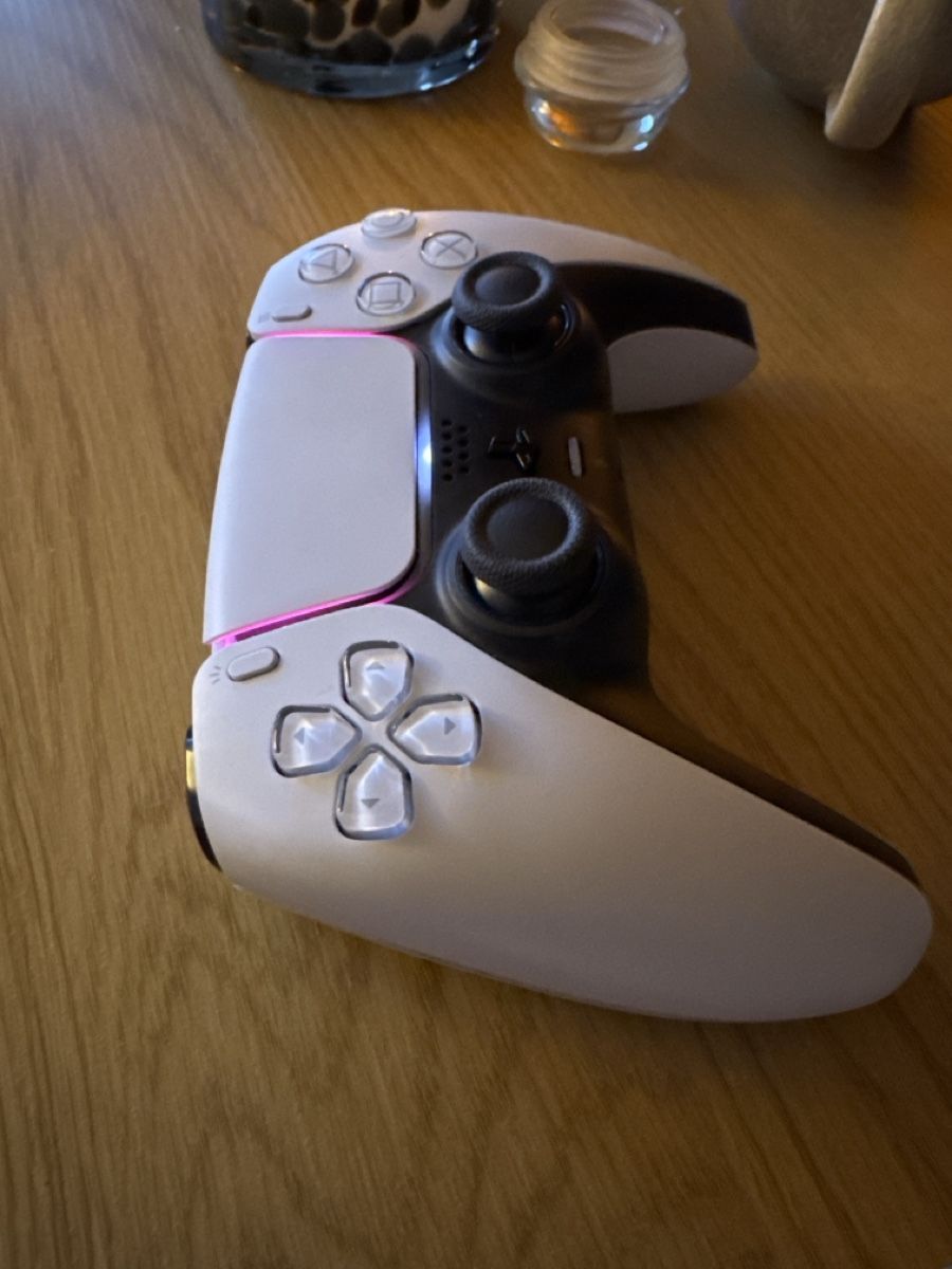 Sony Consoles: Sony PlayStation 5 DualSense Controller weiss gebraucht – D'occasion à Gamsen par Lionel321 1