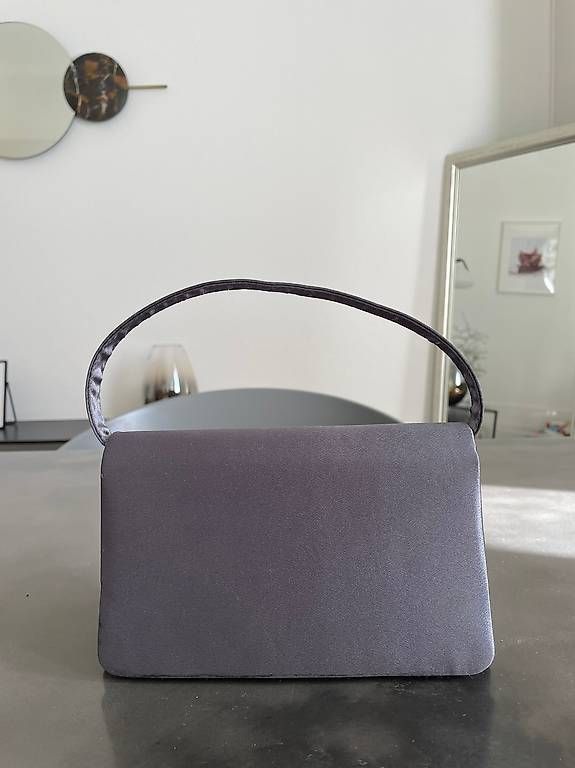 Borse da donna: Pochette en satin gris – Usato da Lausanne venduto da generation 3