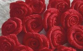10 mini roses satin 1cm ROUGE