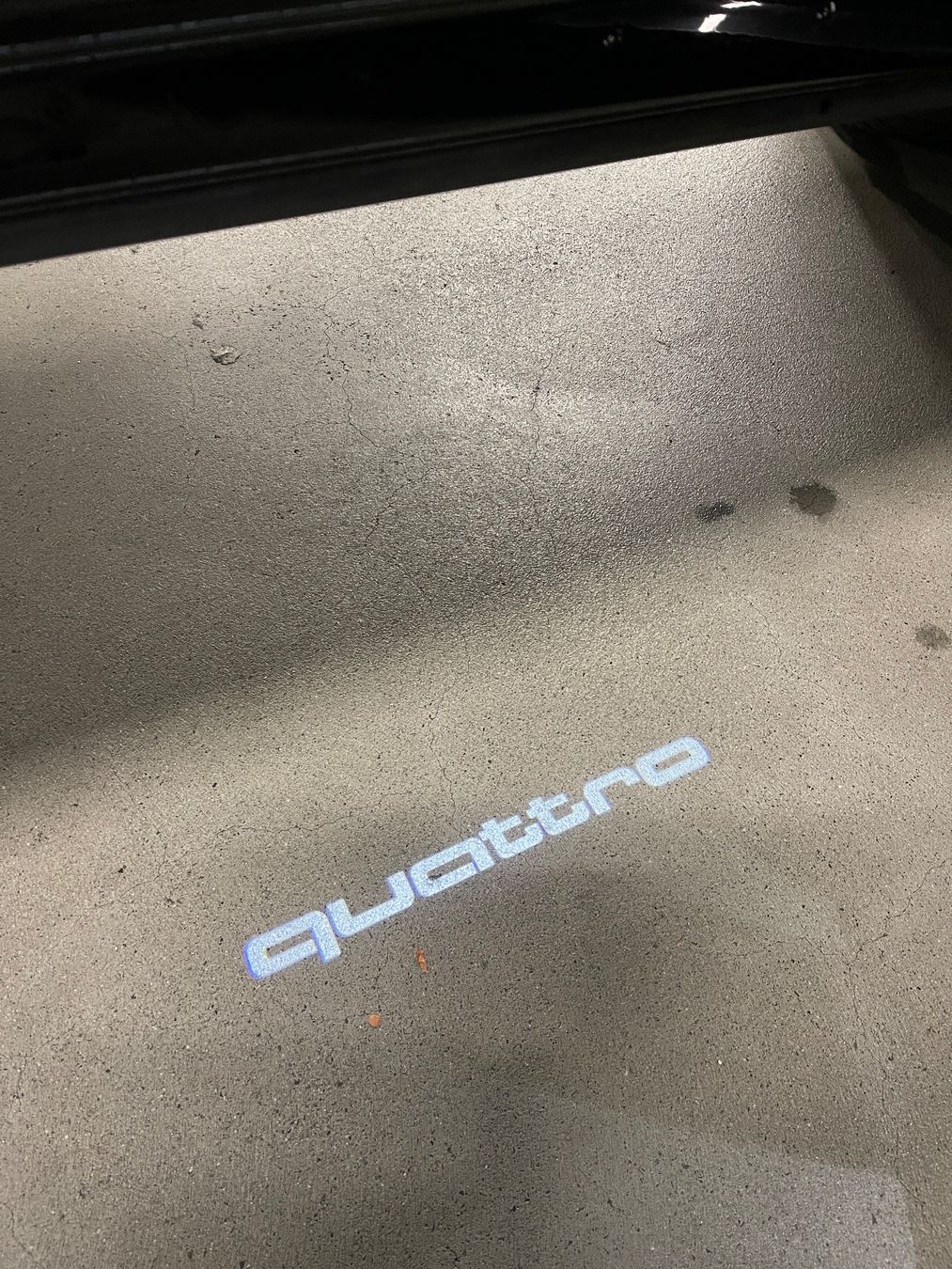 Audi Tutti pezzi di ricambio auto: Original Audi Einstiegsleuchten - "quattro" – Usato da Luzern venduto da Prof.Farnsworth 1